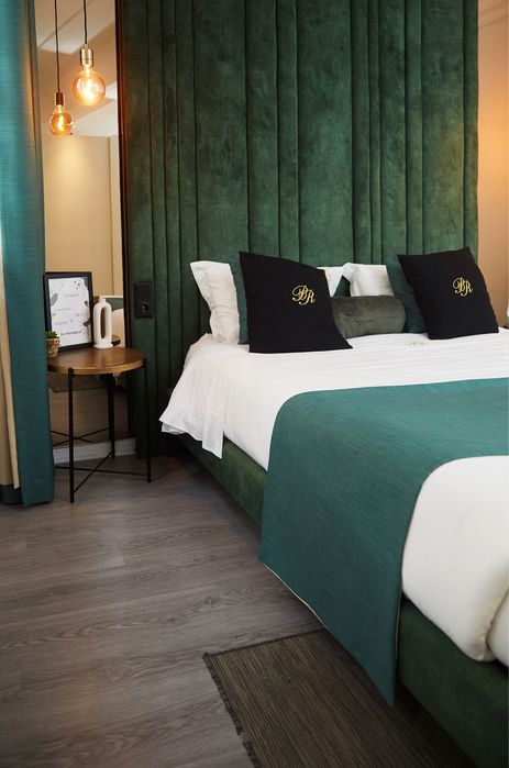 Vendo prédio com 3 apartamentos em Guimaraes completamente renovados