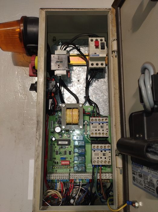 Naprawa elektroniki i automatyki przemysłowej.