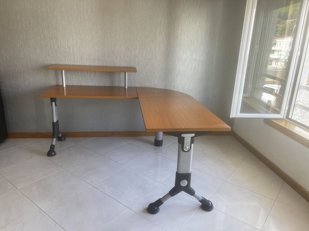 Secretaria em L com prateleira