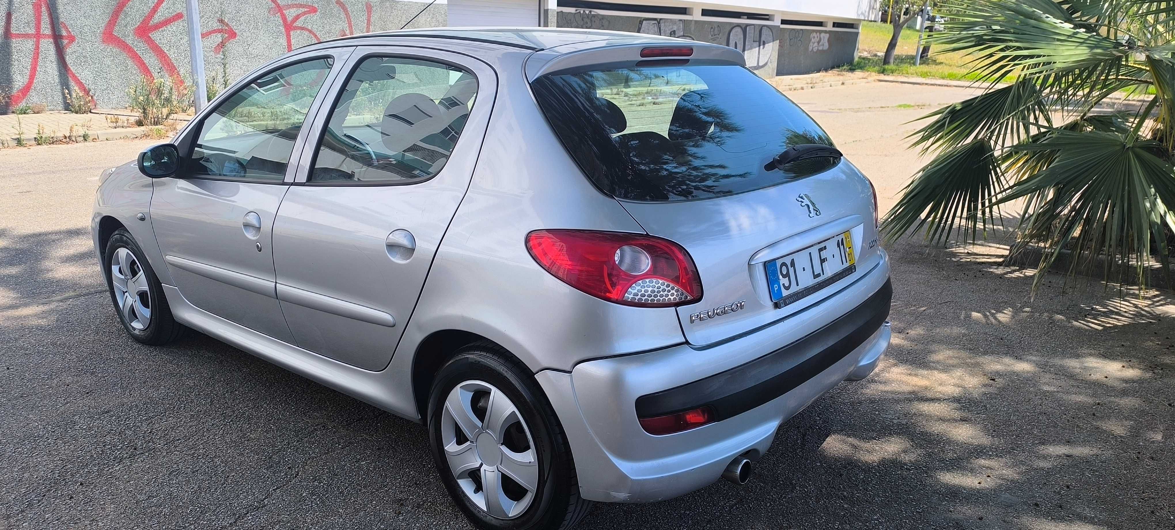 Peugeot 206 + 1.4 HDi (Diesel) 2011