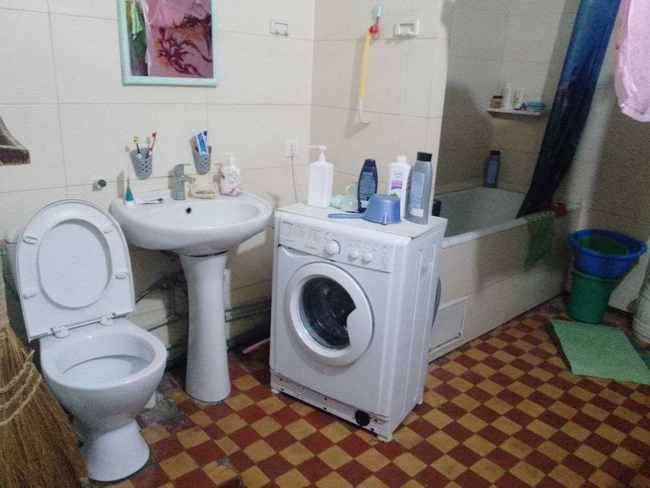 Сдам в долгосрочную аренду комнату в частном доме у м. Деміївська