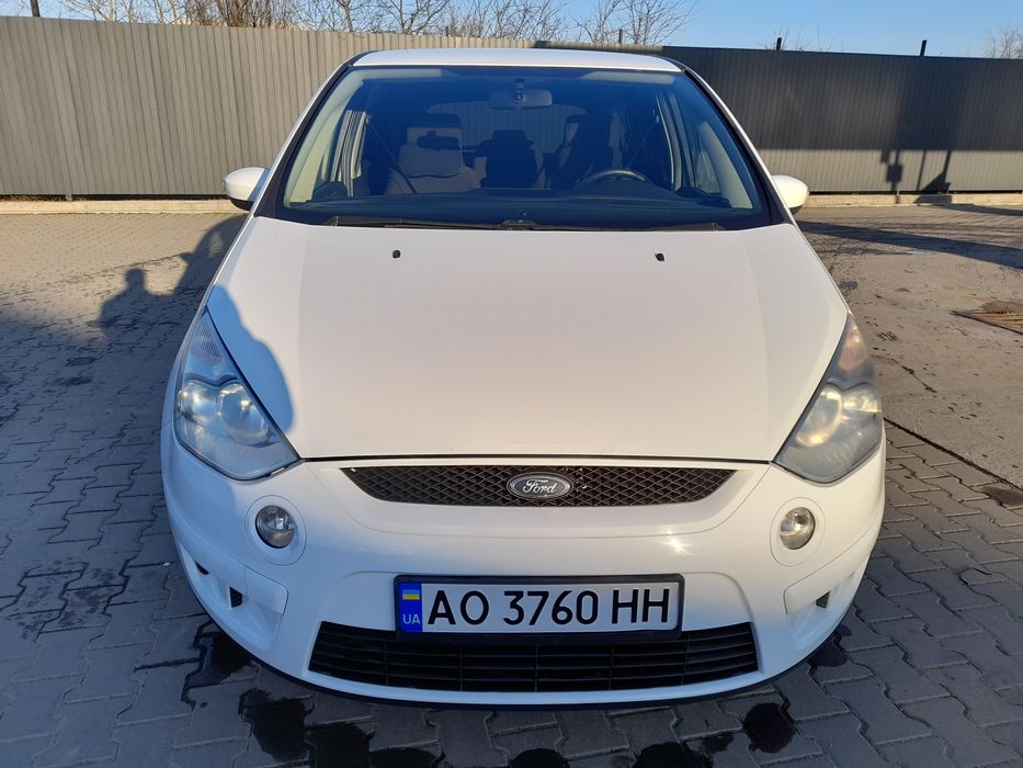 В продажі Ford S-MAX