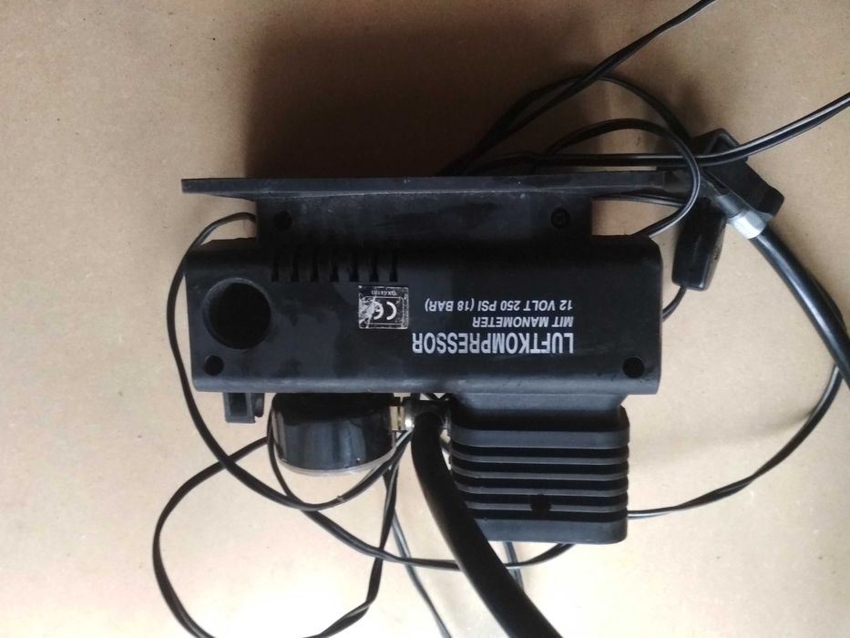 Mały  kompresor  samochodowy zaśilanie  na usb
