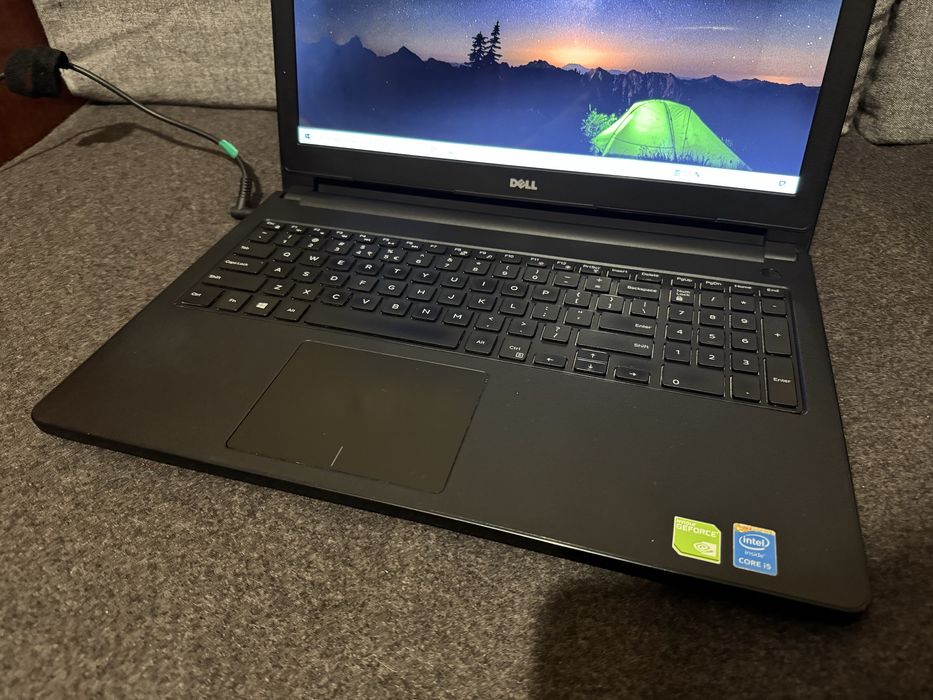 Dell/15.6/Intel i5-5250U/geforce 920m 2GB/8RAM/SSD