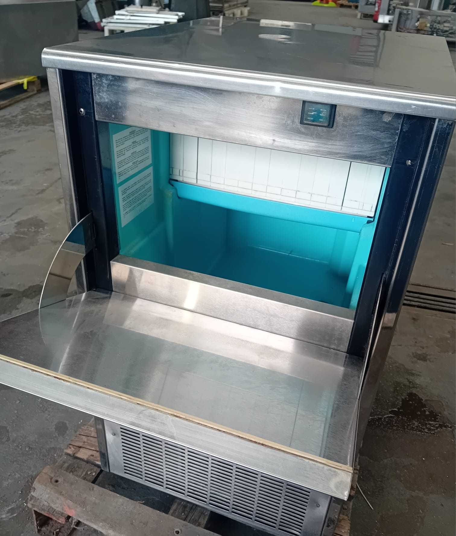 Maquina para fabrico de gelo em cubos