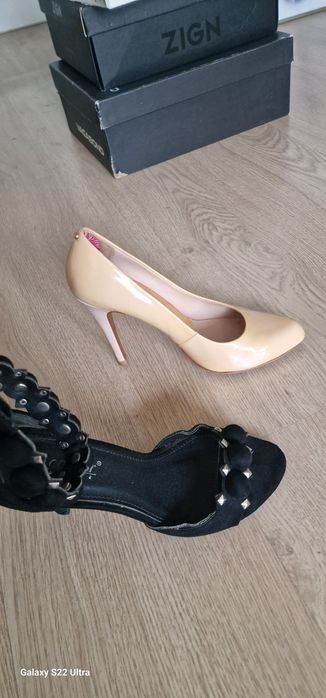 Взуття оптом кросовки черевики туфлі