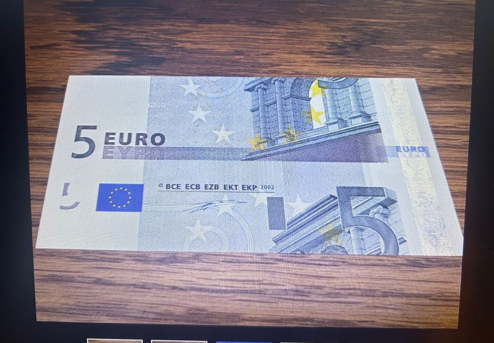 Nota de 5€ com erro de corte.