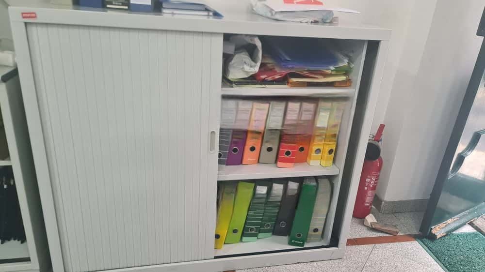 Armário com Portas de Persiana