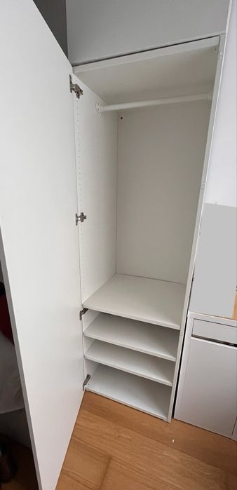 Roupeiro Pax estruturas com porta branca