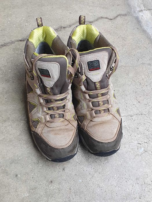 Sapatilhas bota karrimor, de pele camurça.Portes de envio gratuitos