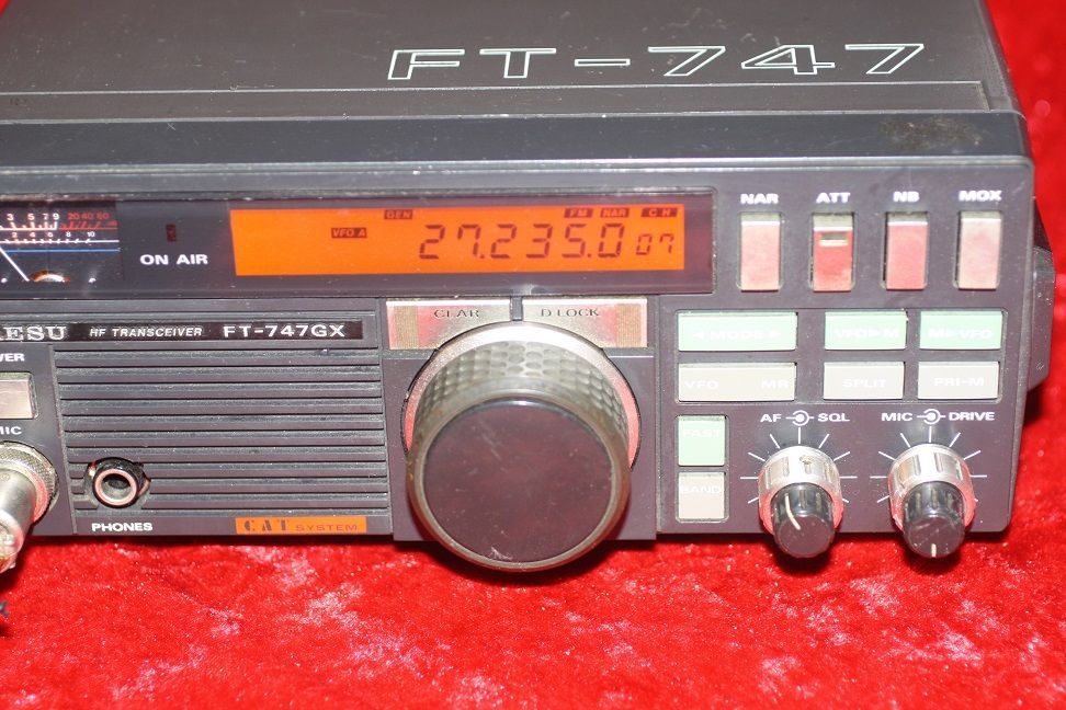 Transceptor compacto YAESU FT-747GX