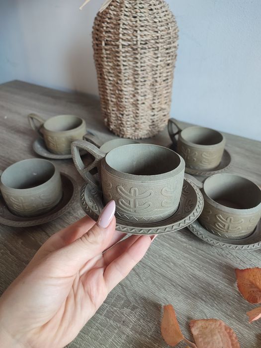 Filiżanki khaki z podstawką wzorzyste plastikowe jesienne zestaw 6