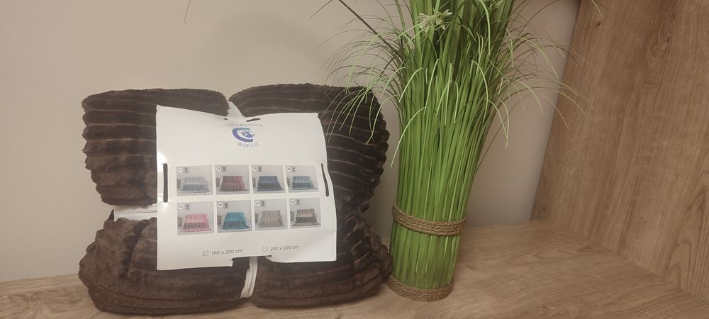 Koc w kolorze czekoladowym