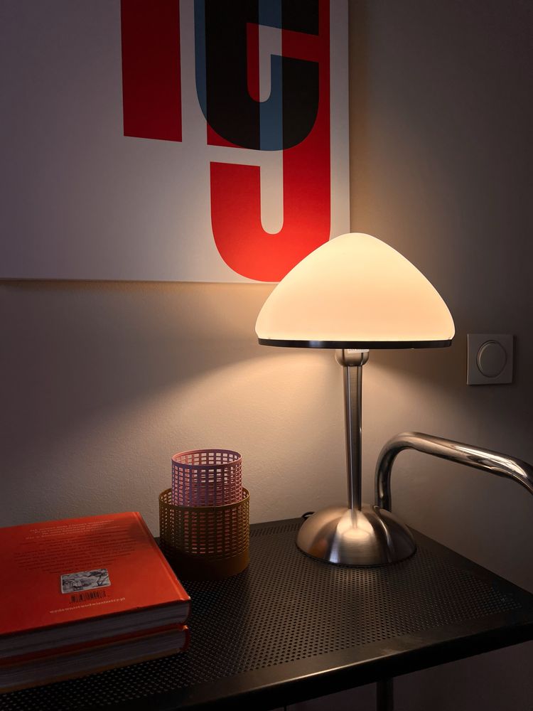 Lampa w stylu bauhaus