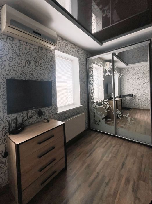 Сдам будинок, подобово з кондиціонером.