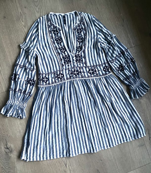 Плаття Zara з вишивкою