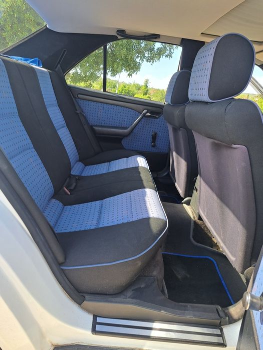 Vendo Mercedes Benz  C220 diesel em bom estado geralm