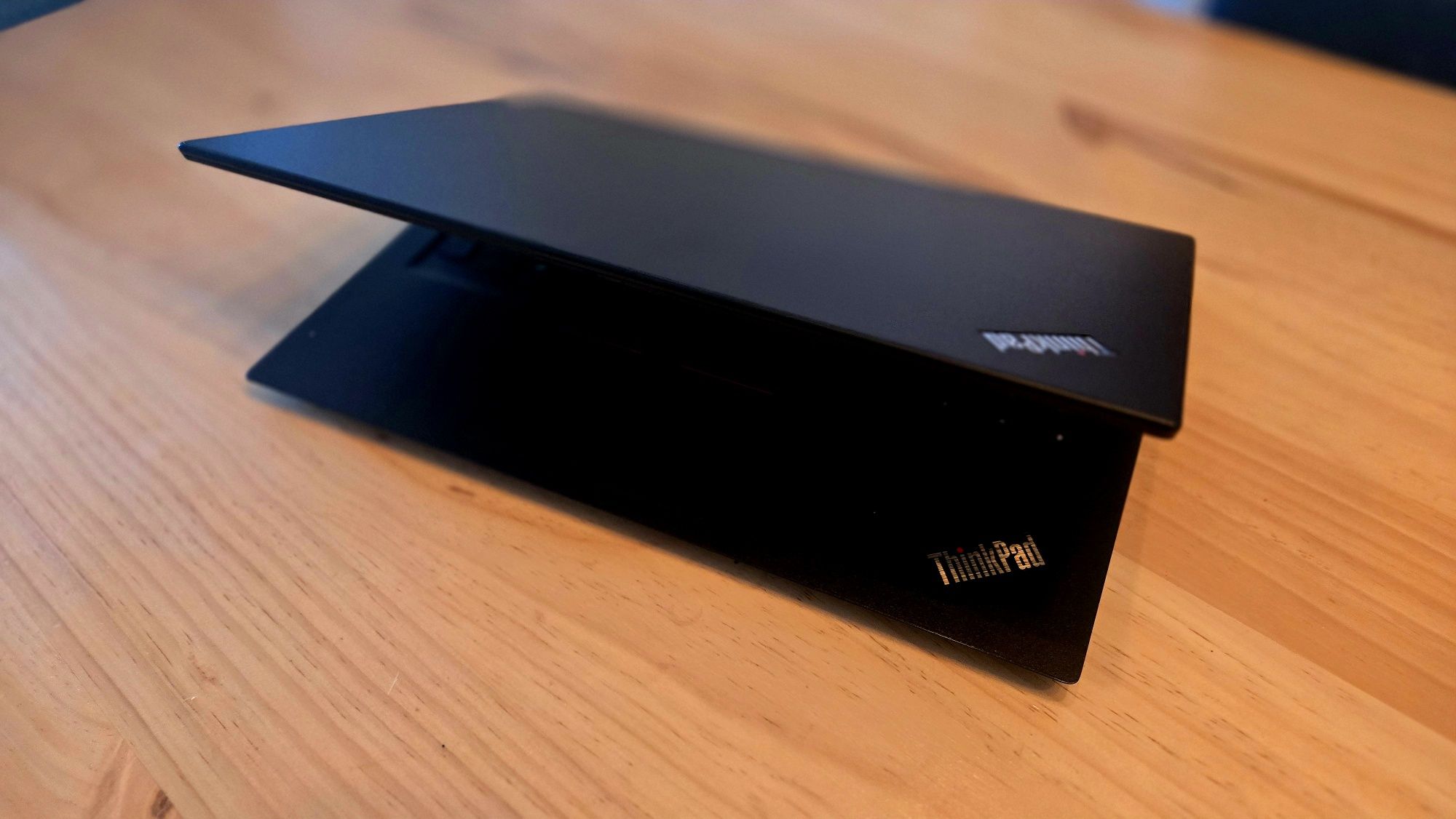 Lenovo T490s i7 8ram SSD