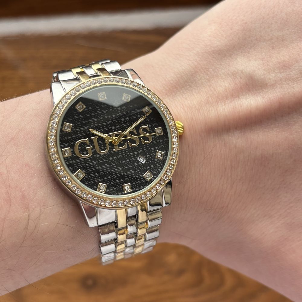 Жіночий годинник Guess на браслеті комбінованого кольору з датою