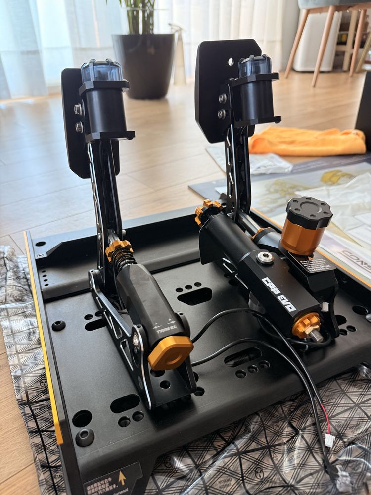 Simracing pedais hidráulicos Conspit CPP EVO 2 em excelente