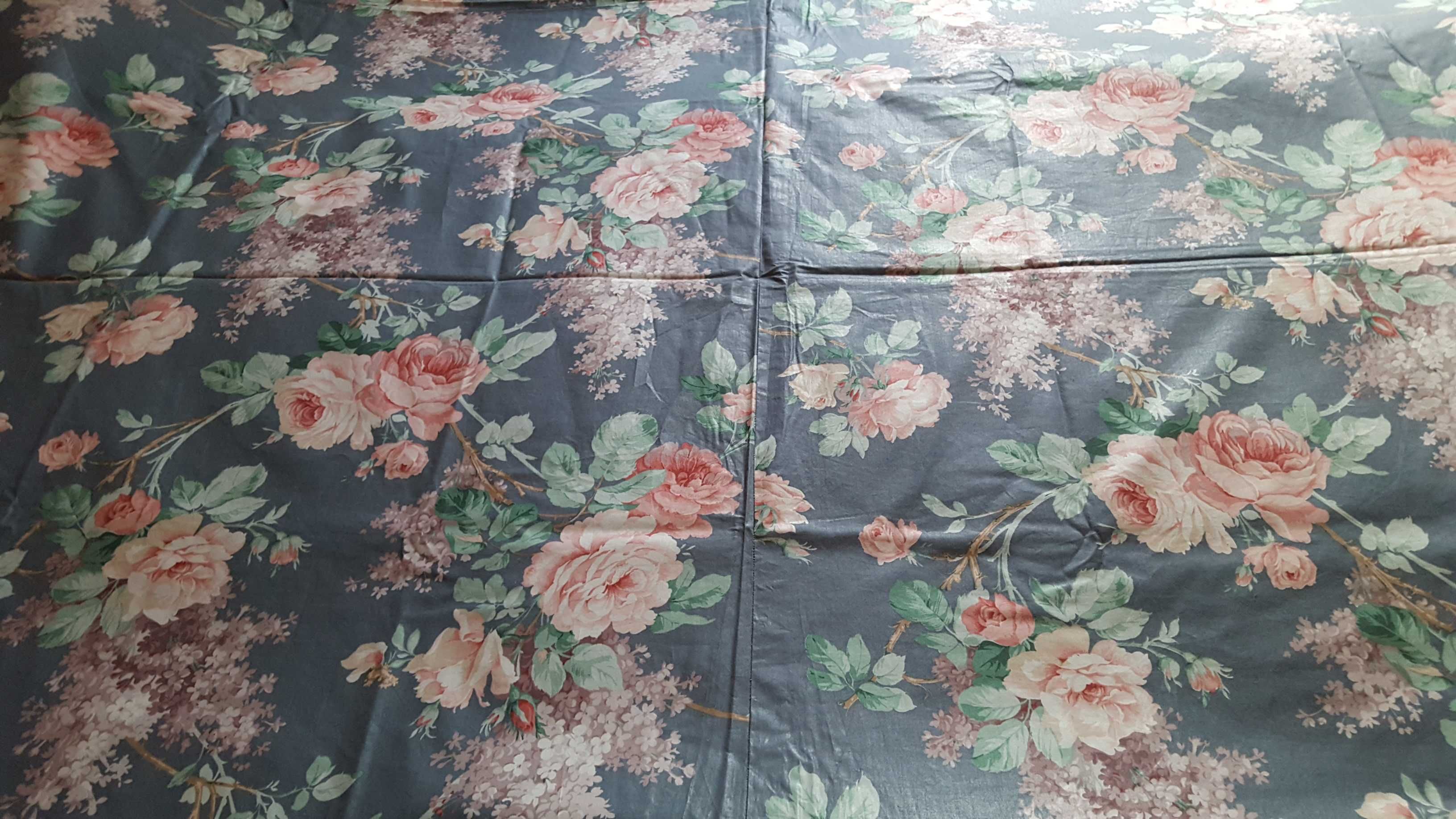 Narzuta materiał w kwiaty na łóżko, narożnik, wymiary 256x235 cm