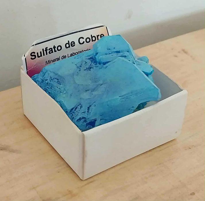 Pedra Natural de Mineral Sulfato de Cobre (Caixa: 4x4 com 3 cm de alt)