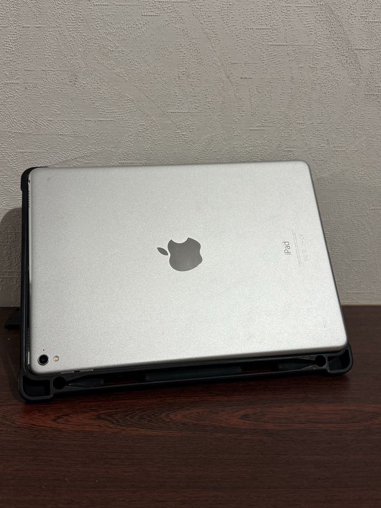 iPad Pro 9.7 32Gb Silver 100%, в хорошому стані, плюс чохол