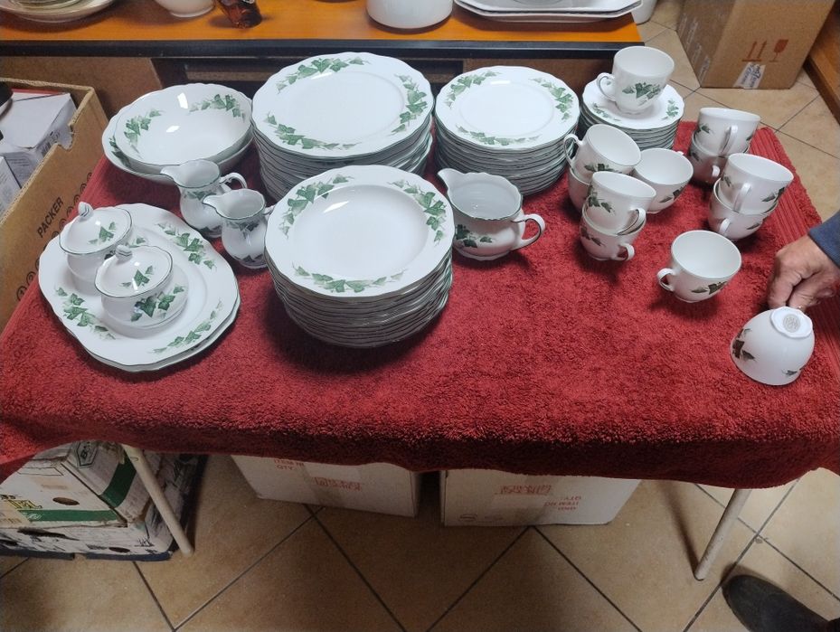 Zestaw obiadowo kawowy porcelana 68 elem.