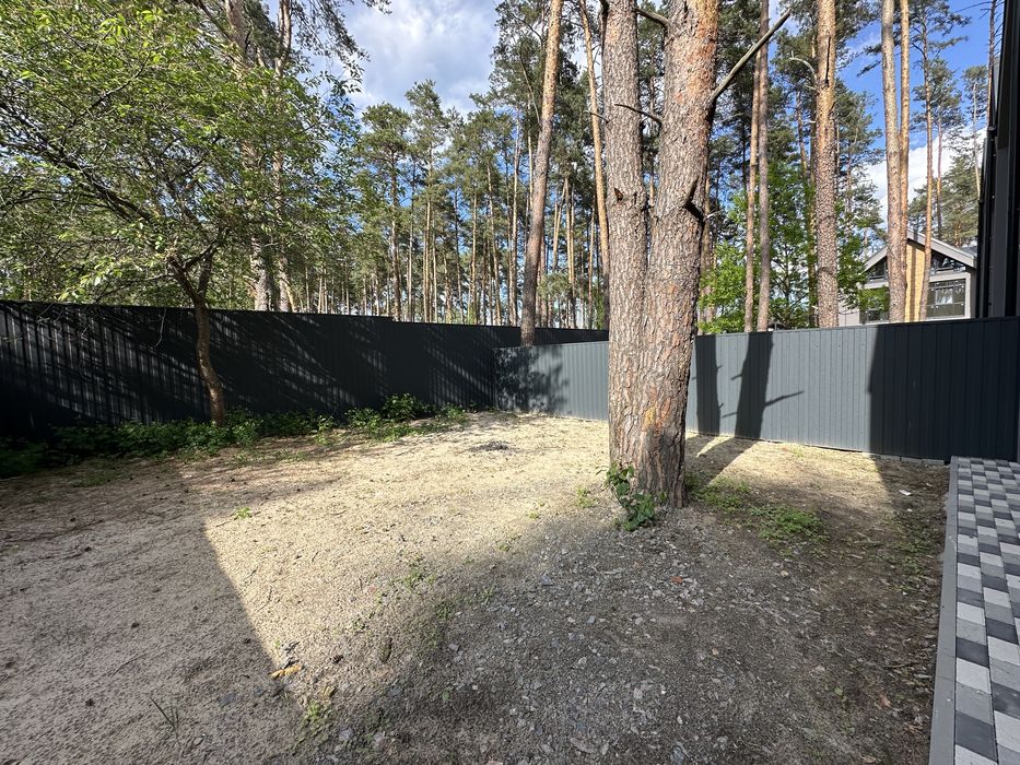 Таунхаус з великою земельною ділянкою. Є розтермінування