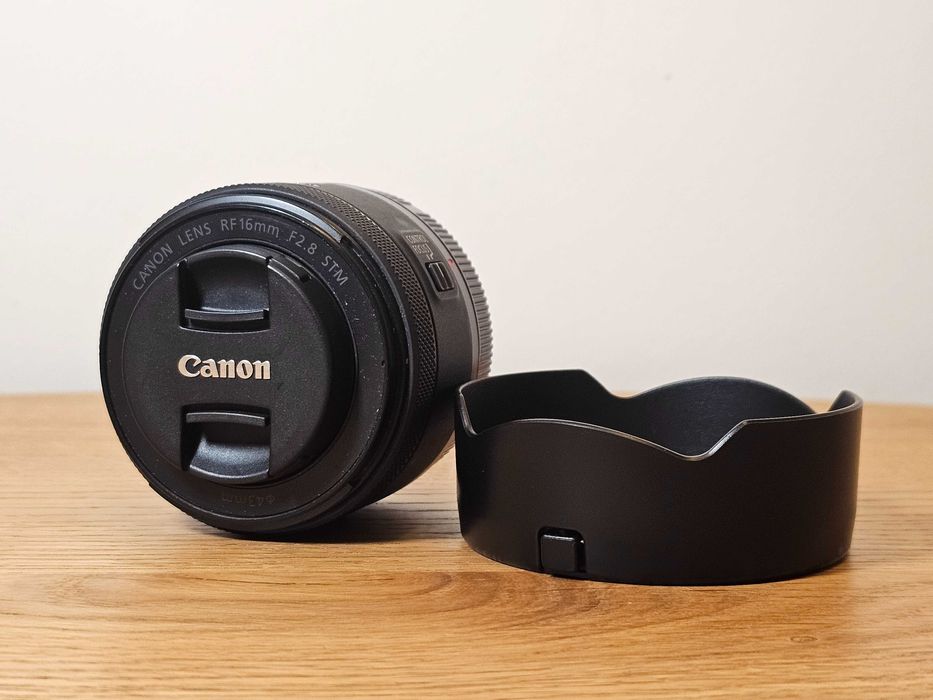 Об'єктив Canon RF 16mm f/2.8 STM + бленда