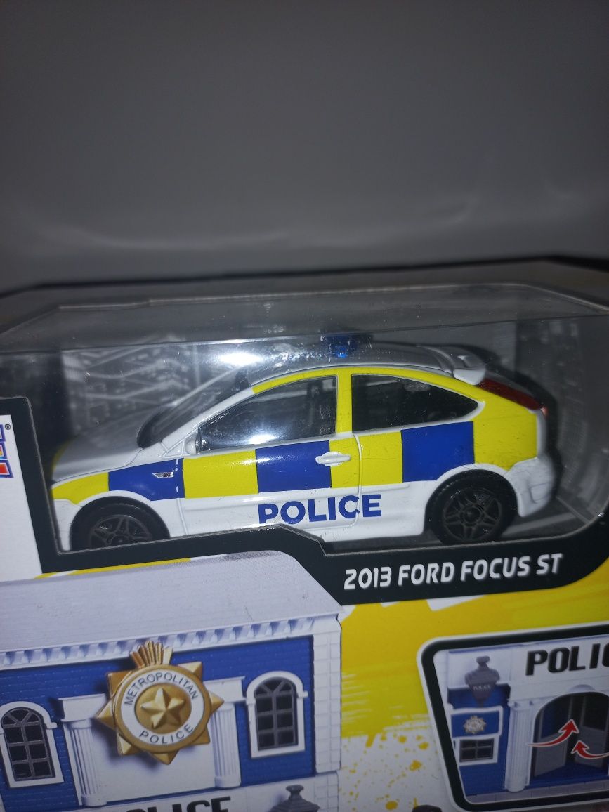 Bburago komisariat policji+ radiowóz Ford Focus