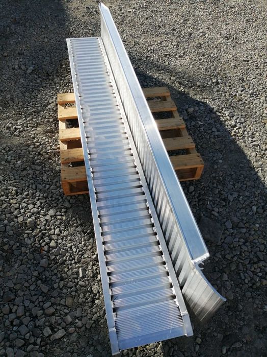 Najazdy aluminiowe 2,5m x 30,0cm do 1750kg, waga 27kg, certyfikat CE