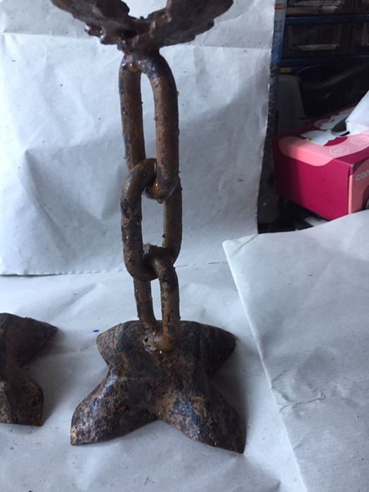 Muito antigos castiçais feitos manual