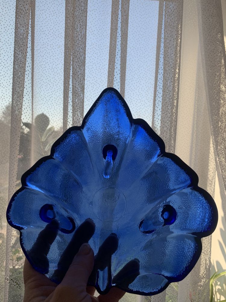 Liść niebieski z kolorowego szkła