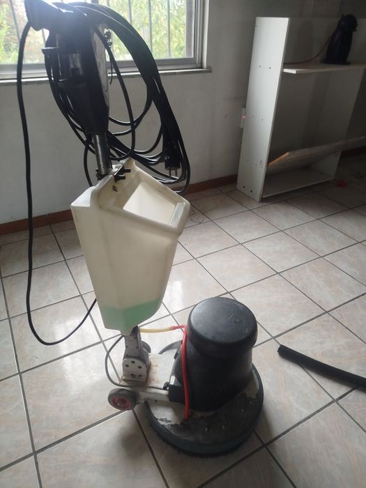 Máquina de limpeza de vidros em altura
