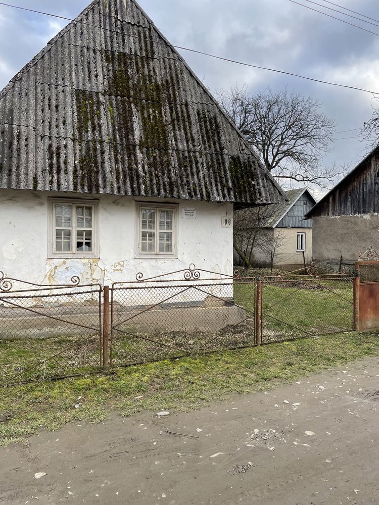 Продається  старий будинок з земельною ділянкою