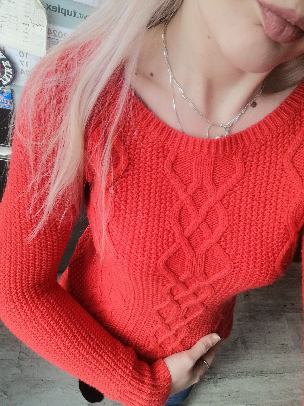 Sweter czerwony pleciony splot damski