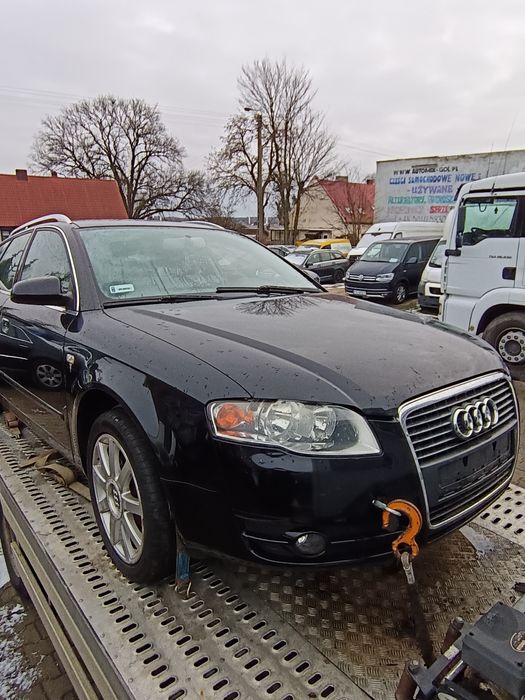 Audi a4 B7 maska.