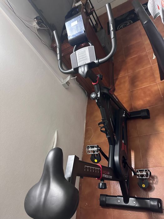 Bicicleta estática nova