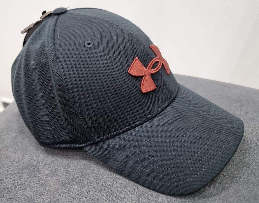 Czapka z daszkiem Under Armour Blitzing rozmiar regulowany.