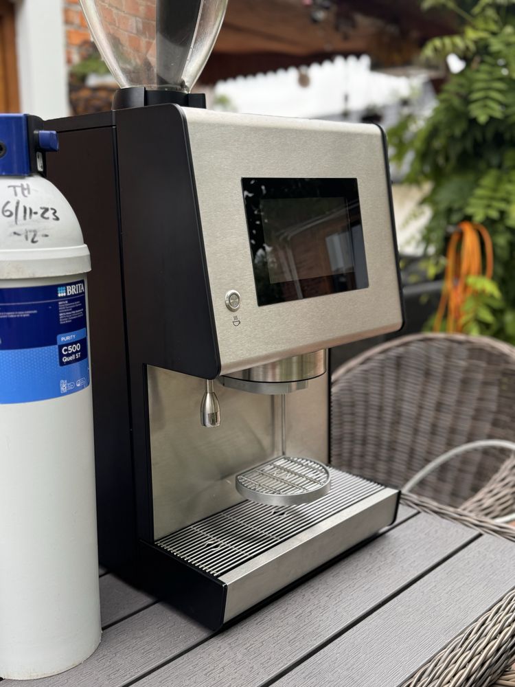 Profesjonalny expres do kawy ziarnistej Schaerer JDE Barista One wmf