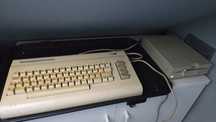 Commodore 64 + TV + 1541-II + 2 joysticki + XE1541 + stado dyskietek