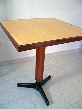 Uma mesa (1)  Como novo!