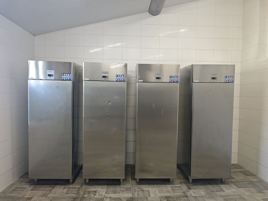 Професійний холодильник шафа 670 л Electrolux Alpeninox Італія