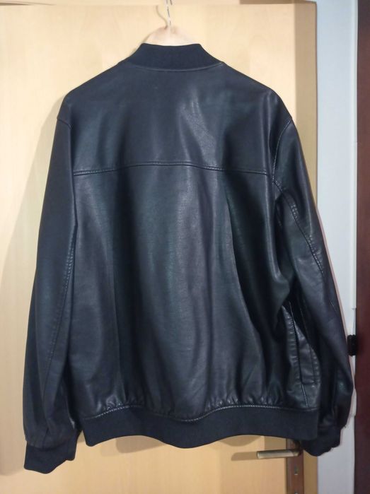 Blusão em pele sintética - Preto XXL