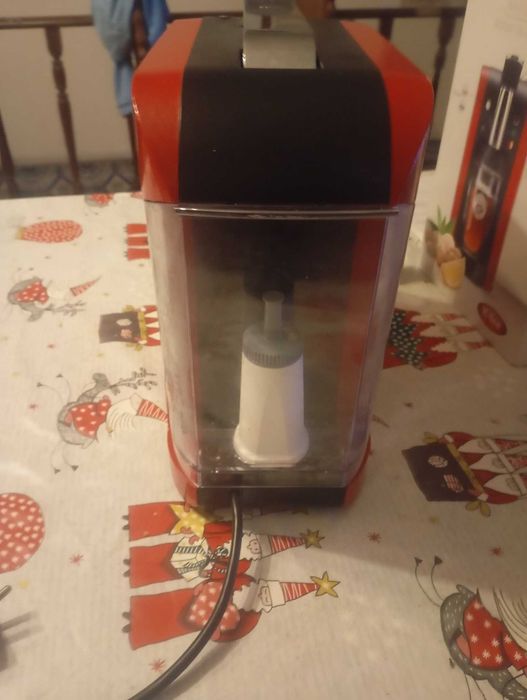 á venda:
maquina de chá e café da marca TEALOUNGE.