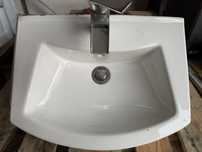 Umywalka z bateria i odplywem
