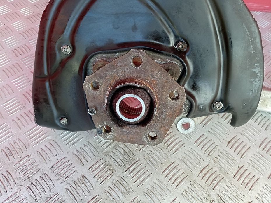 Ступиця кулак цапфа передня ліва Audi Q7 4M передняя левая Ауді Кю7