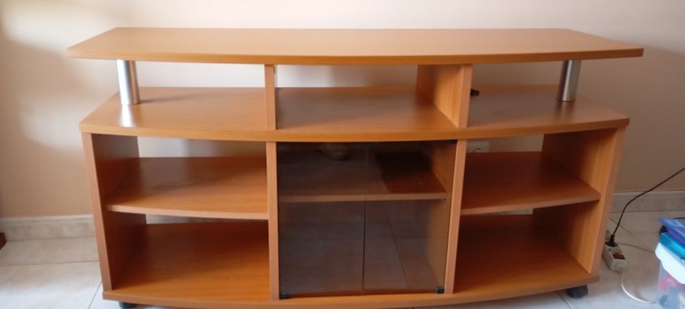 Móvel para TV em madeira