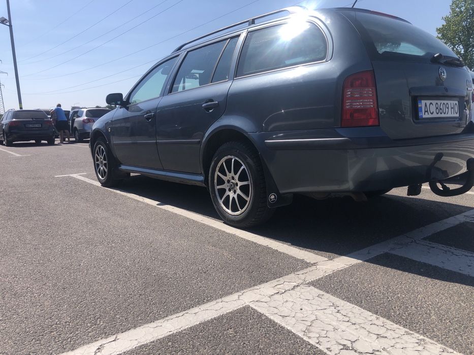 Шкода Октавія Тур,1'6 Бензин.